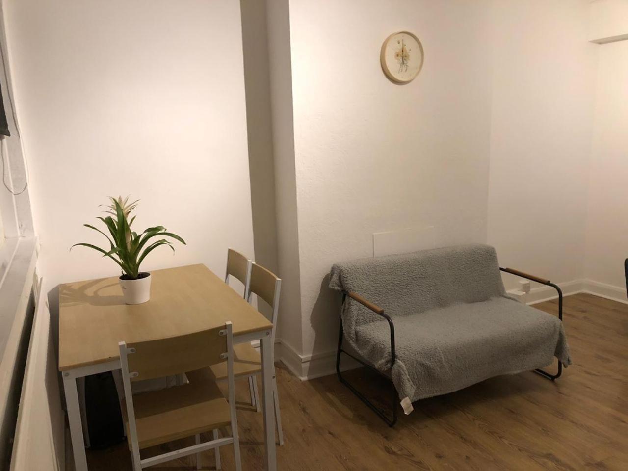 Lovely 3 Bedroom North Londra